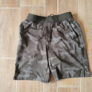 Lululemon Athletica Gray Camo Drawstring Athleisure Shorts, Women's Medium